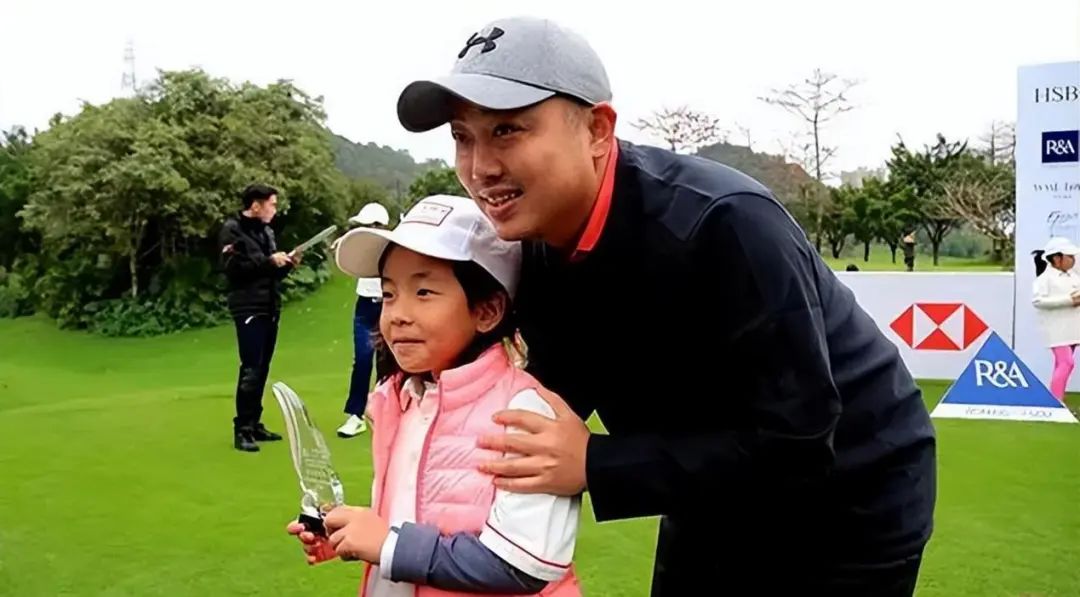 犬女, 回家的选手, 异的成绩 犬女, 回家的选手, 异的成绩