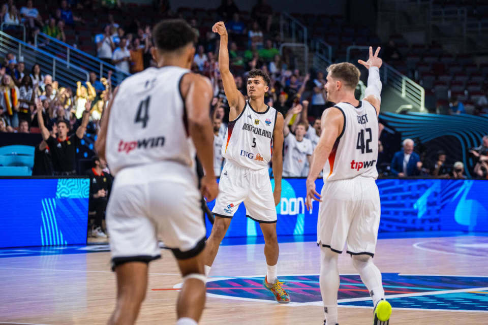 赛季NBA, 弱旅英国队, 手次数其实